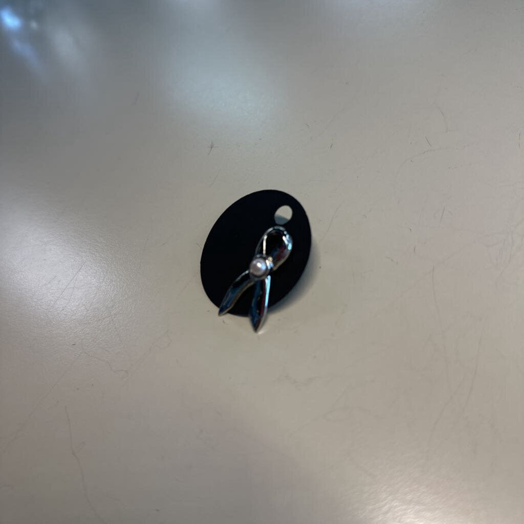 Silver/ Pearl Ribbon Pin