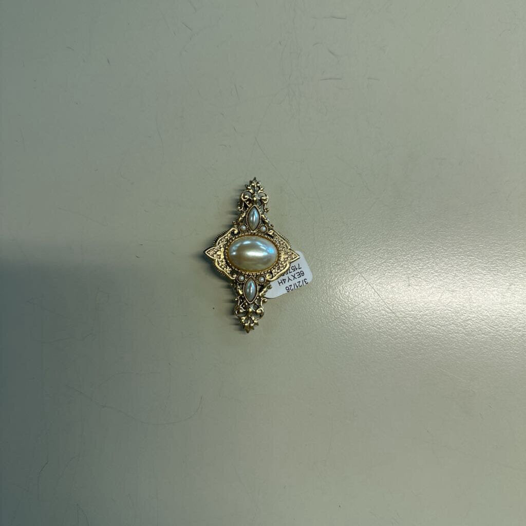 Gold/ Pearl Pin