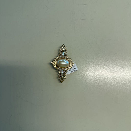Gold/ Pearl Pin