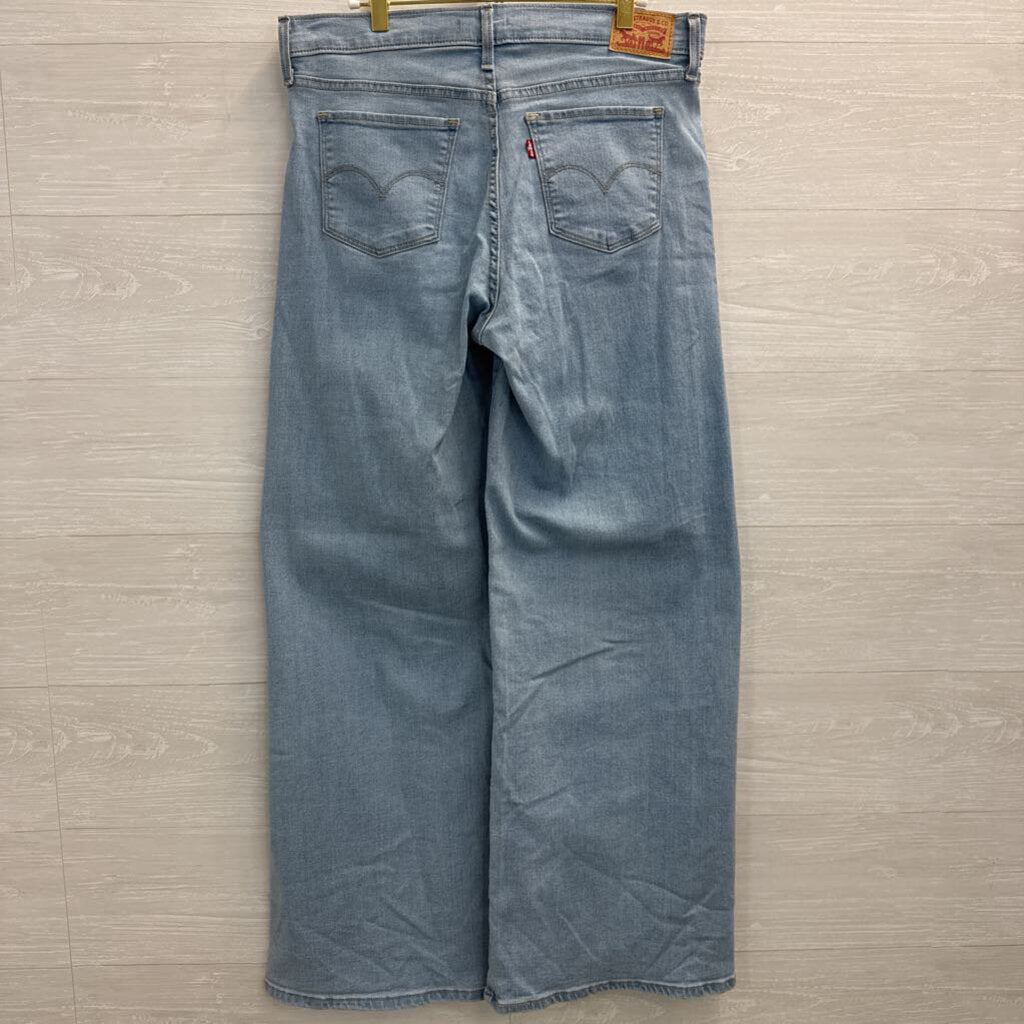 Levi Light Wash 318 Shaping Wide Leg Jeans 31