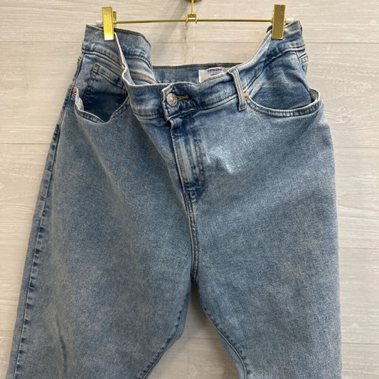 Denizen From Levi Light Wash Boyfriend Jeans 34