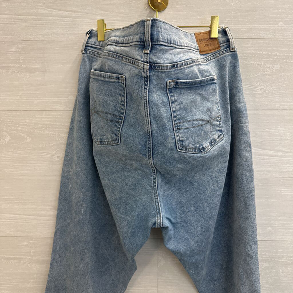 Denizen From Levi Light Wash Boyfriend Jeans 34