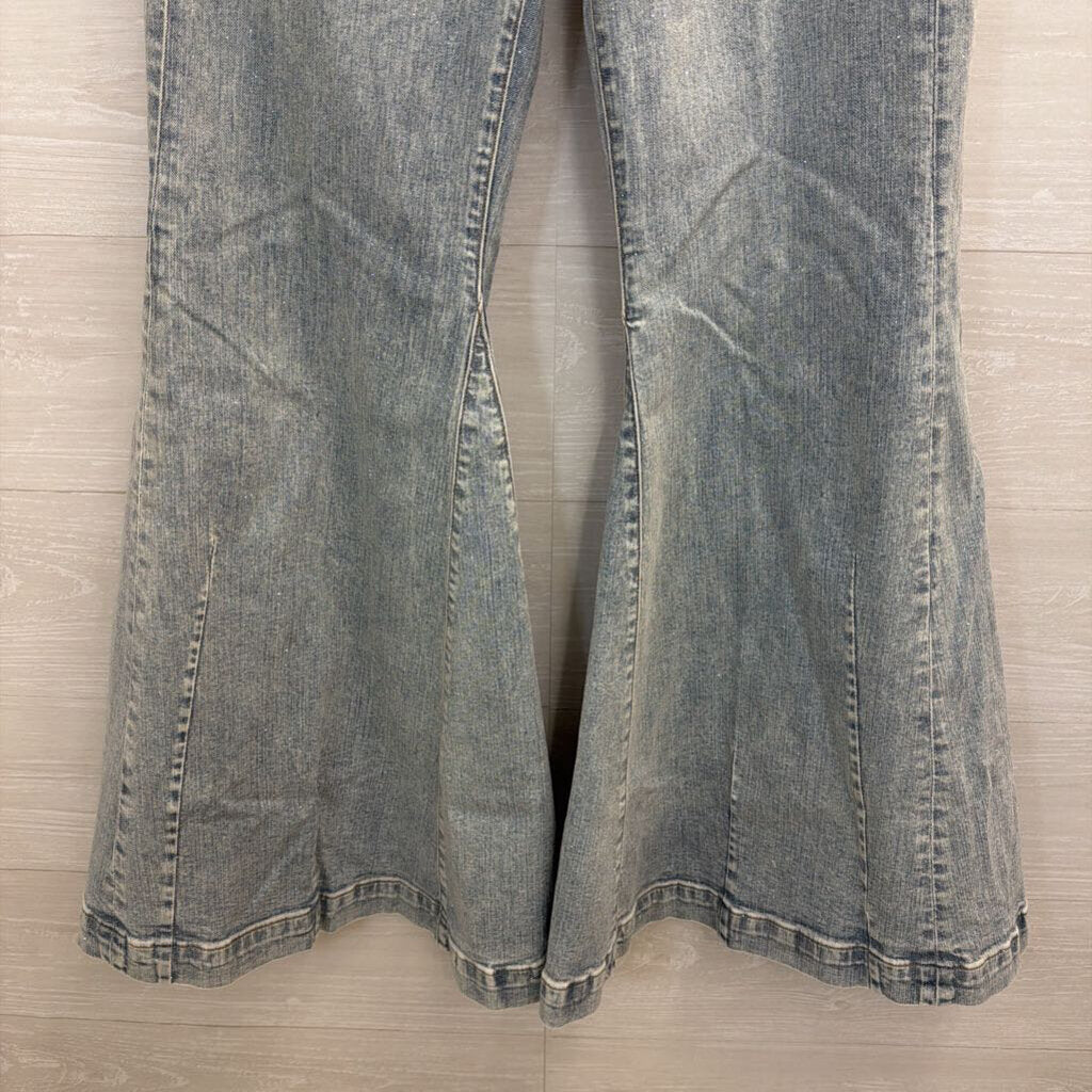 Festi Light Wash Shimmer Flare Leg Jeans 10