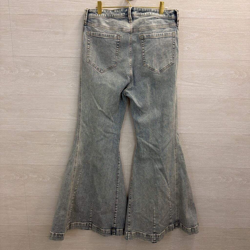 Festi Light Wash Shimmer Flare Leg Jeans 10