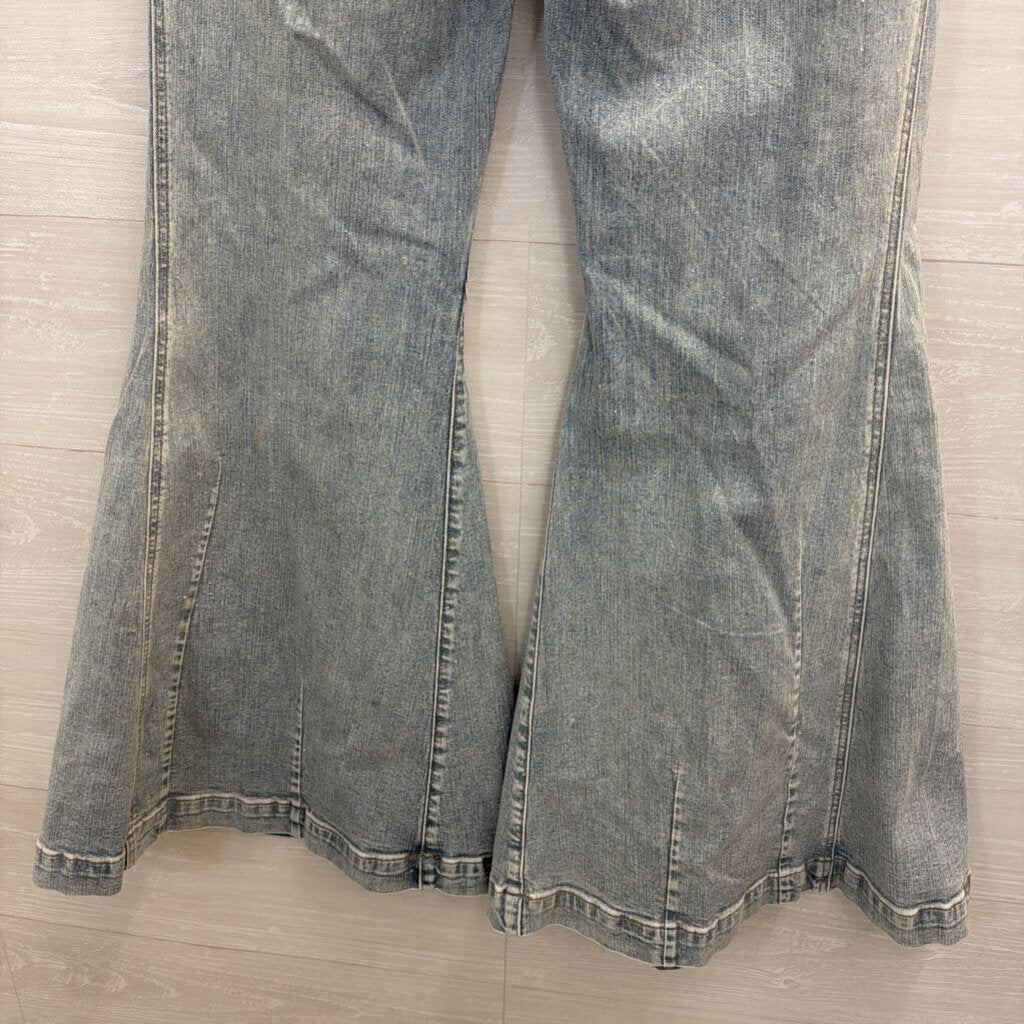 Festi Light Wash Shimmer Flare Leg Jeans 10