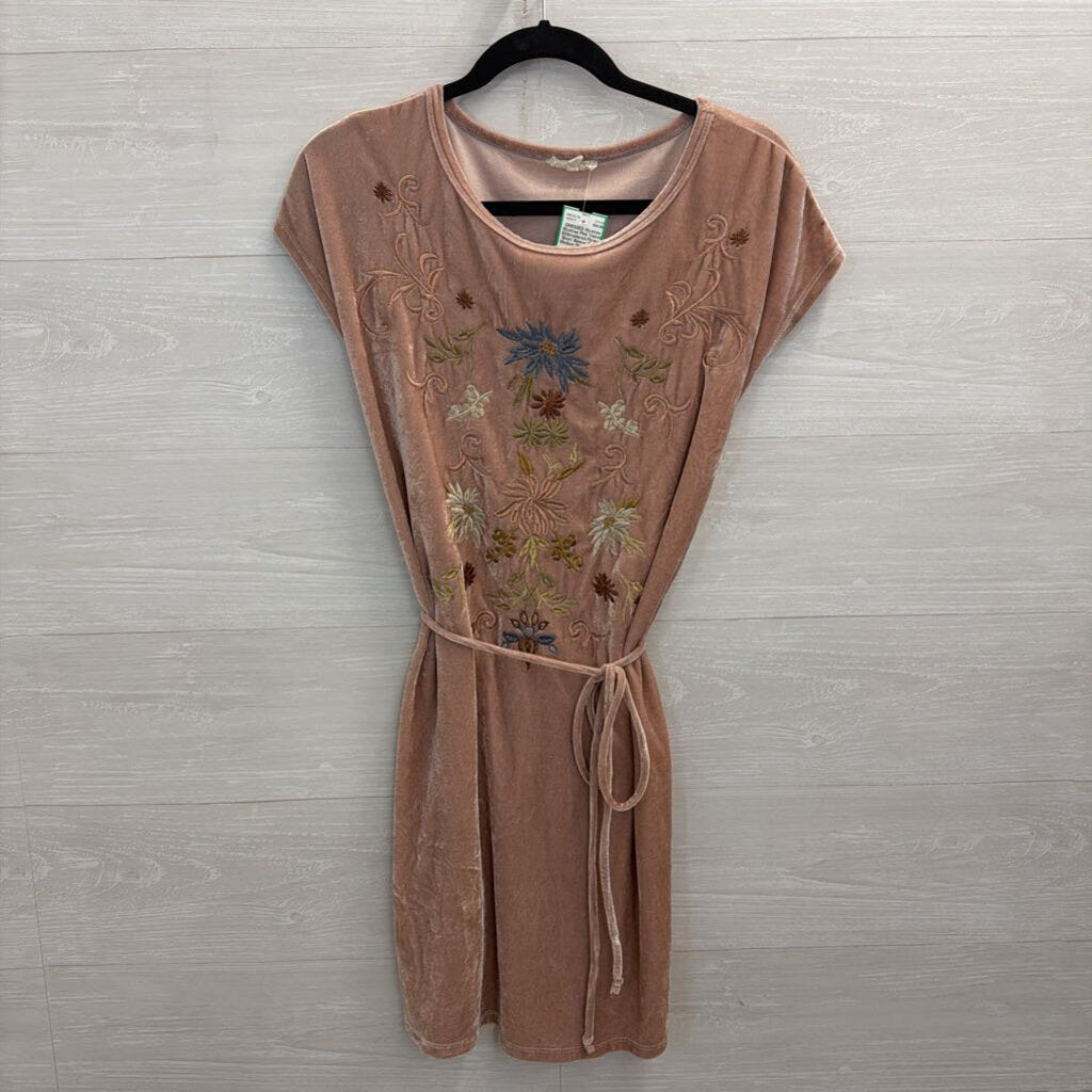 Mystree Pink Velvet Embroidered Flower Short Sleeve Dress Medium
