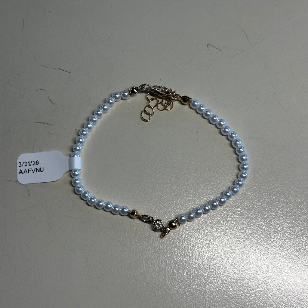 Pearl and Gold Toned Clasp Bracelet