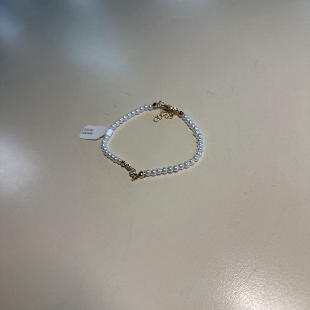 Pearl and Gold Toned Clasp Bracelet