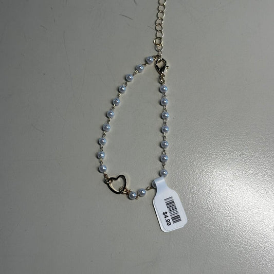 Pearl and Gold Toned Clasp Bracelet