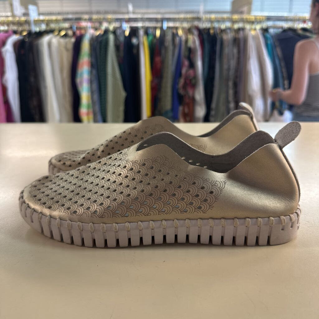 Ilse Jacobsen Metallic Platinum Perforated Tulip Slip On Sneakers 39