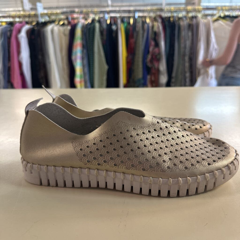 Ilse Jacobsen Metallic Platinum Perforated Tulip Slip On Sneakers 39