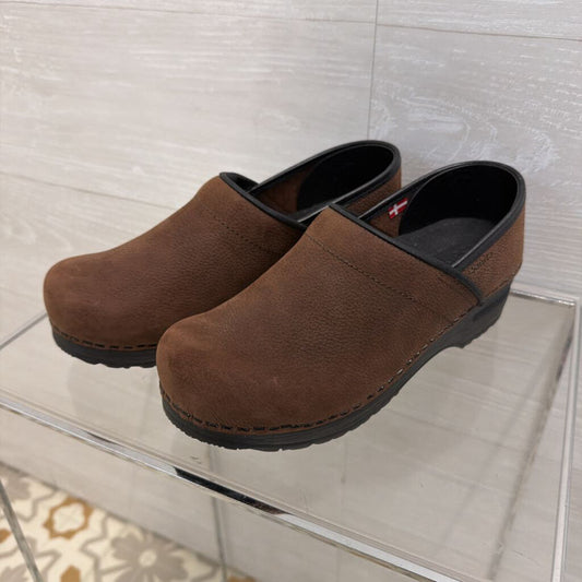 Sanita Professional Oiled Closed Clogs 38