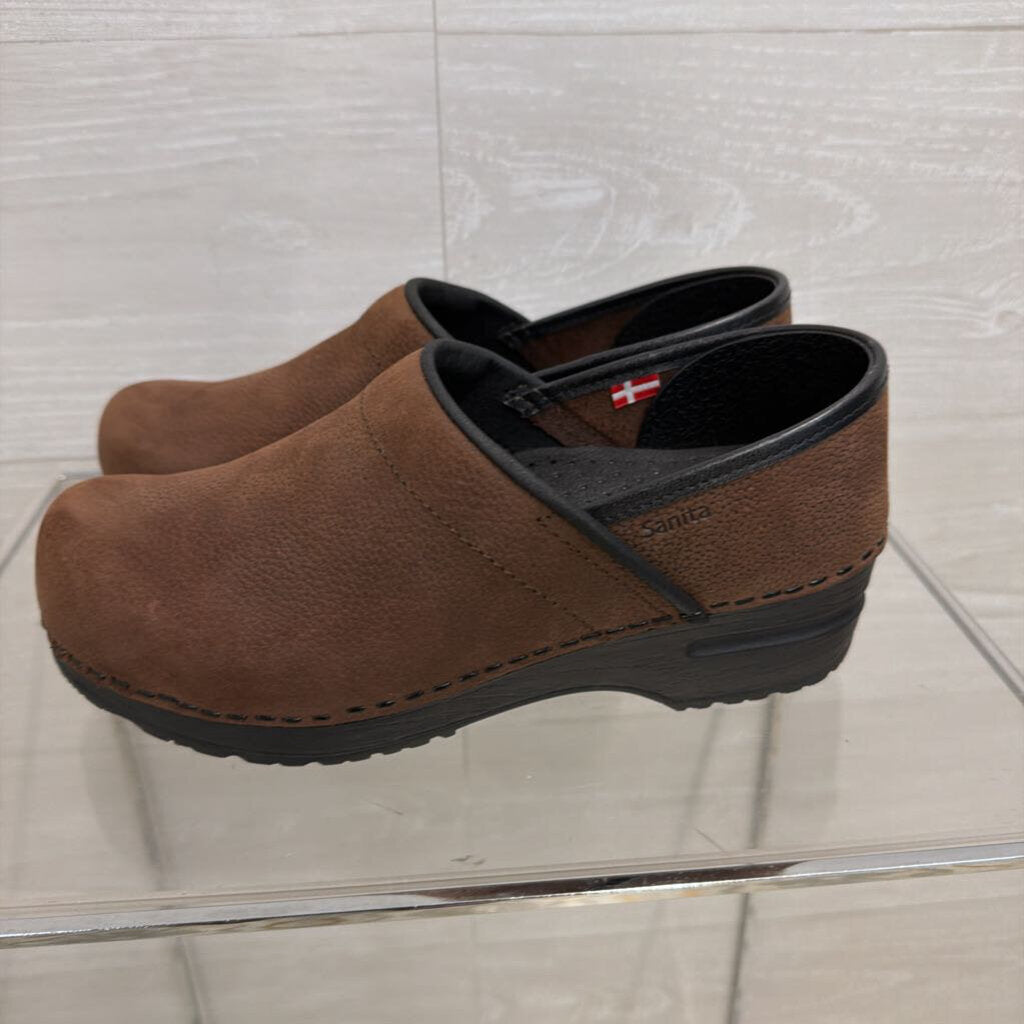 Sanita Professional Oiled Closed Clogs 38