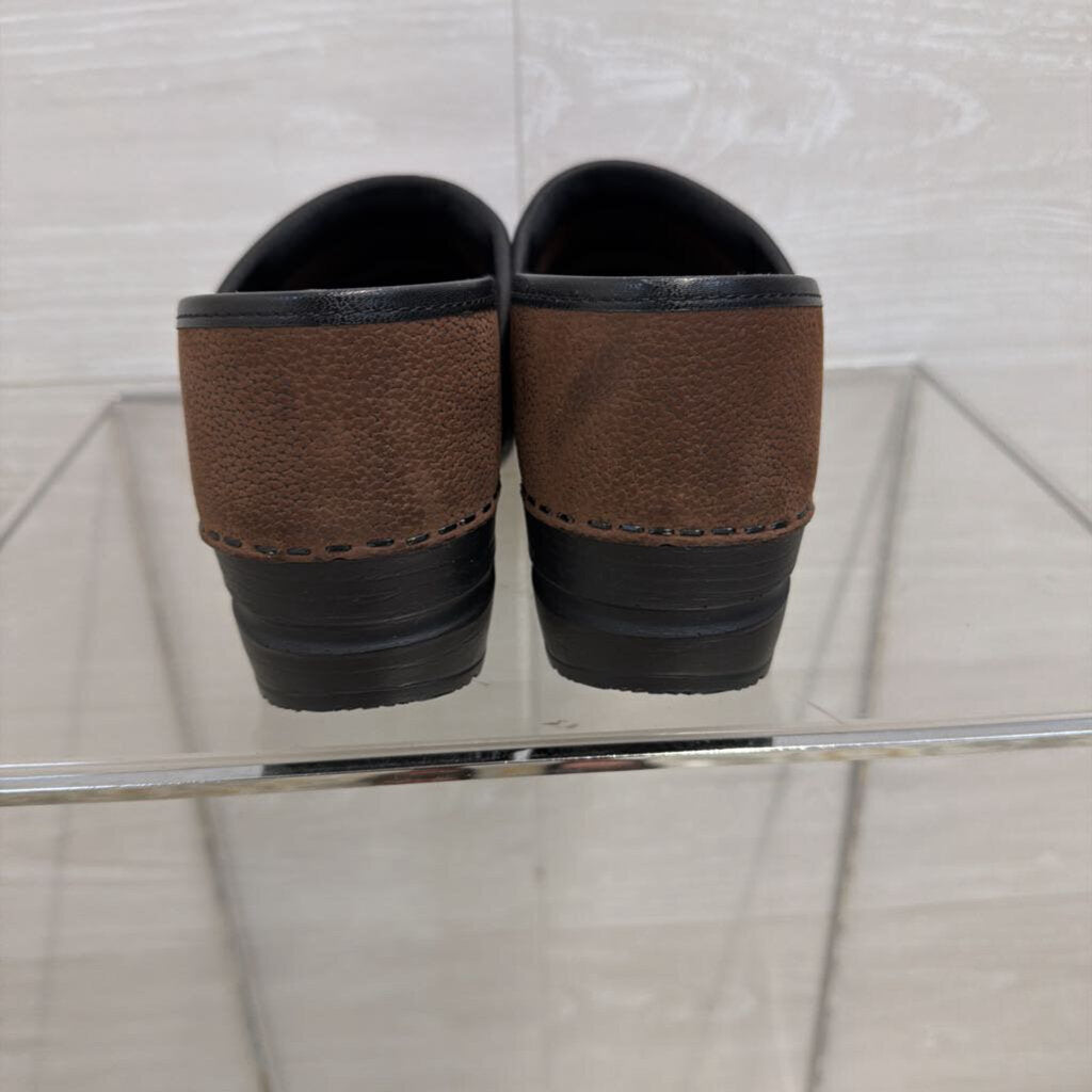 Sanita Professional Oiled Closed Clogs 38