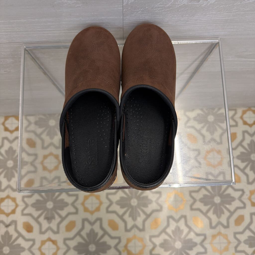 Sanita Professional Oiled Closed Clogs 38