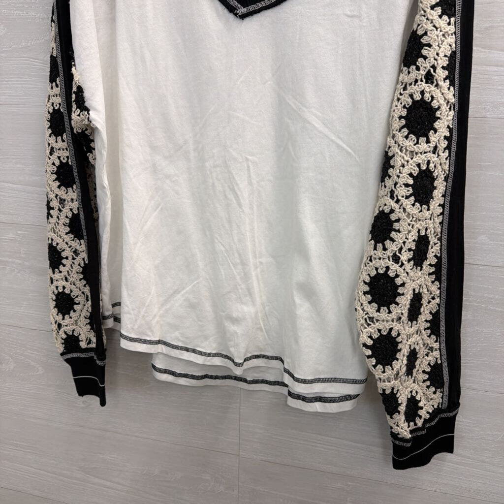 Artistic Works by Lu White/ Black Crochet Knit Long Sleeve Top Large