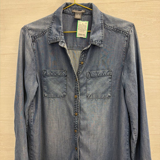 Chelsea and Theodore Blue Chambray Long Sleeve Snap Front Top Medium