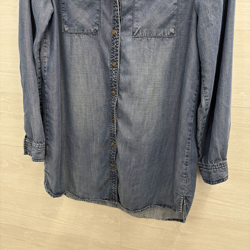 Chelsea and Theodore Blue Chambray Long Sleeve Snap Front Top Medium