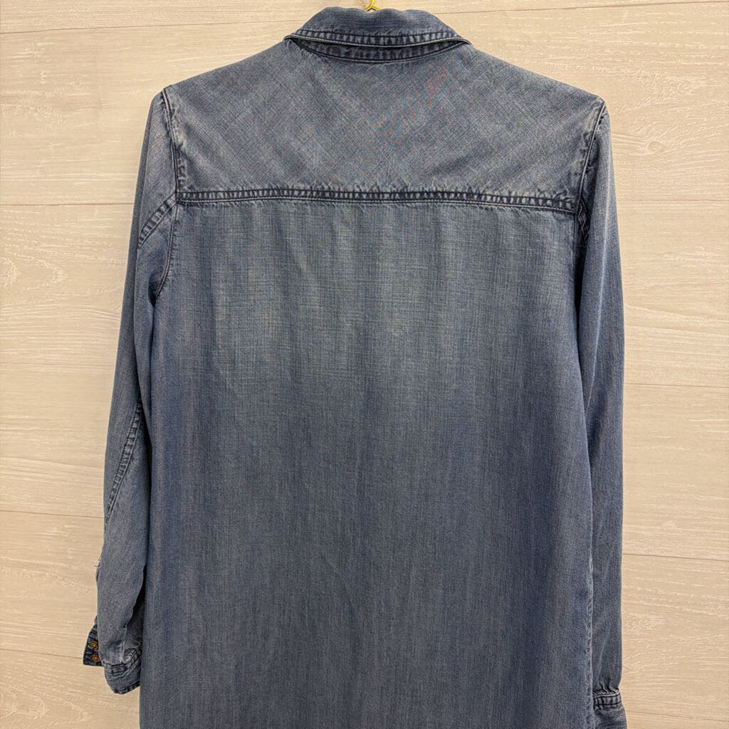 Chelsea and Theodore Blue Chambray Long Sleeve Snap Front Top Medium