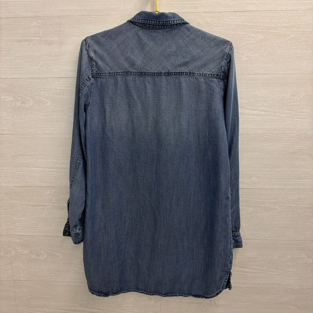 Chelsea and Theodore Blue Chambray Long Sleeve Snap Front Top Medium
