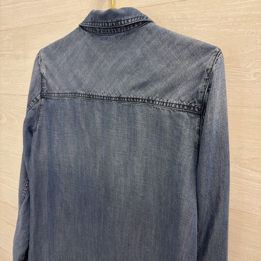 Chelsea and Theodore Blue Chambray Long Sleeve Snap Front Top Medium