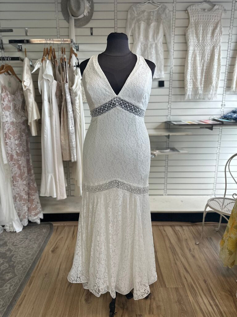 Galina V-Neck Lace Fitted Wedding Dress 20W