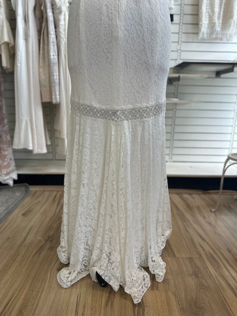 Galina V-Neck Lace Fitted Wedding Dress 20W