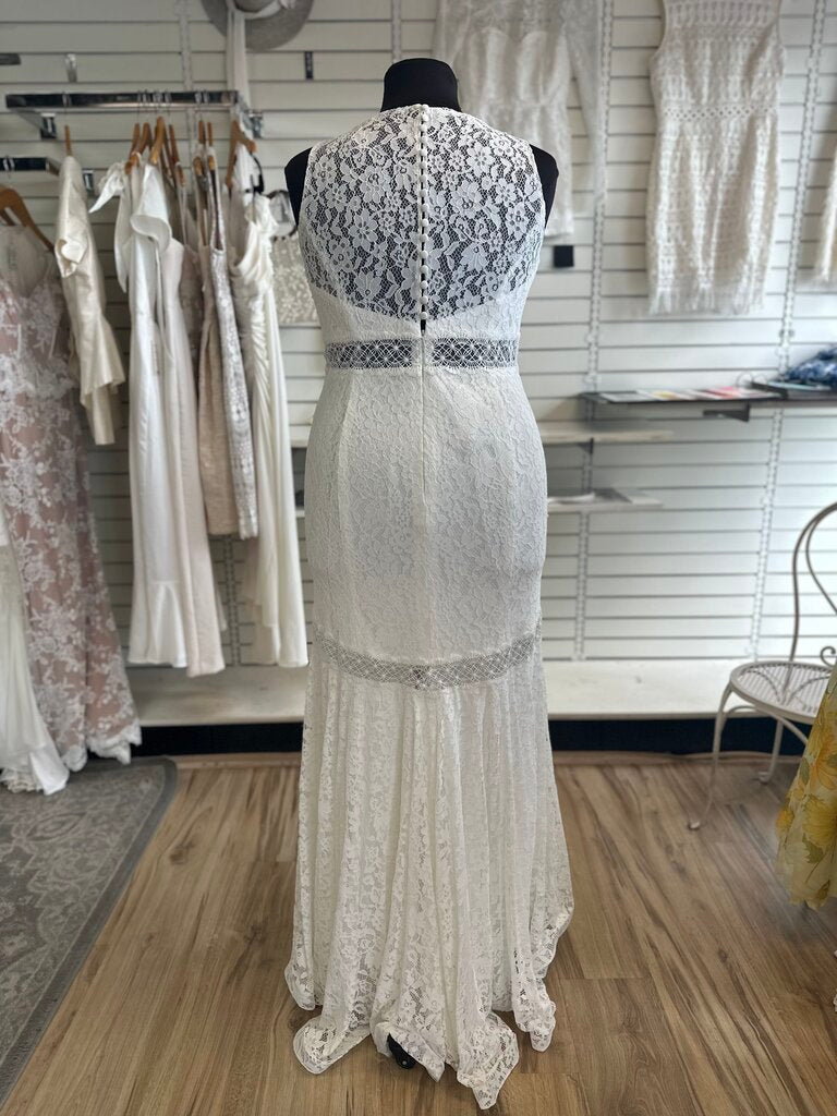 Galina V-Neck Lace Fitted Wedding Dress 20W