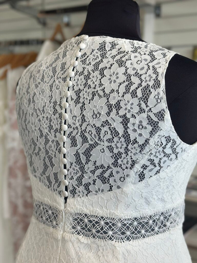 Galina V-Neck Lace Fitted Wedding Dress 20W