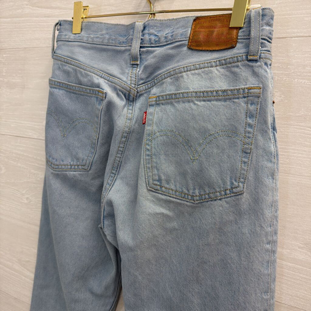 Levi Light Wash 501 Straight Leg Jeans 26