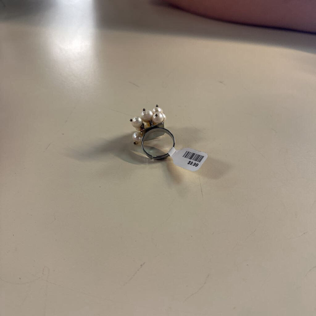 Silver/ Pearl Cluster Ring