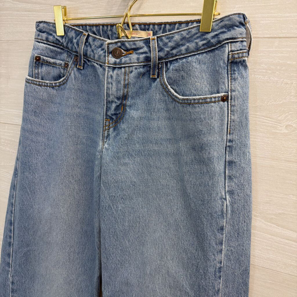 Levi Light Wash Low Loose Jeans 26