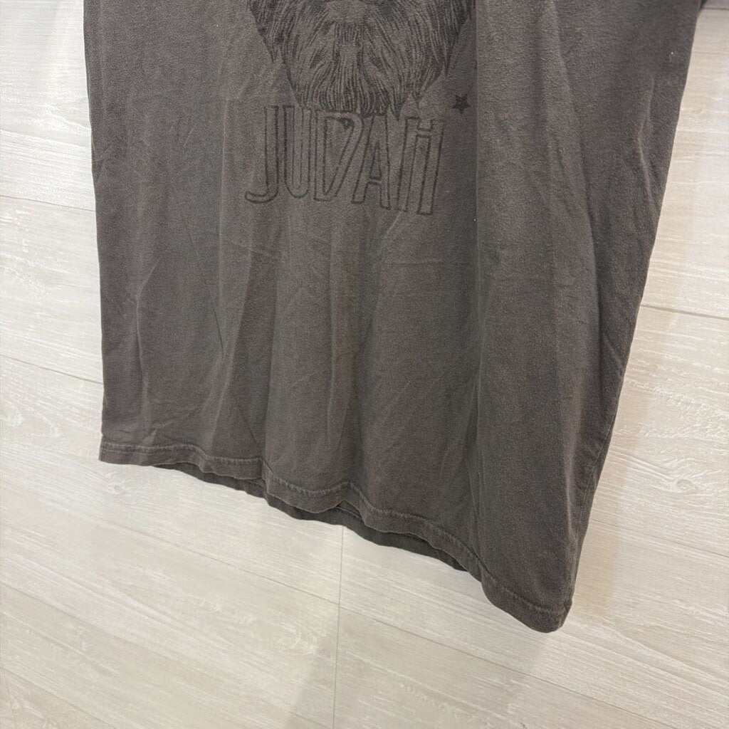 Milena Grey Lion of Judah Short Sleeve Graphic Tee Medium