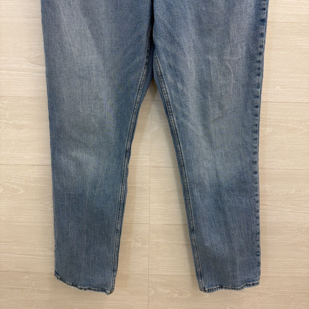 Abercrombie and Fitch Medium Wash The 90s Slim Straight Ultra High Rise Jeans 32