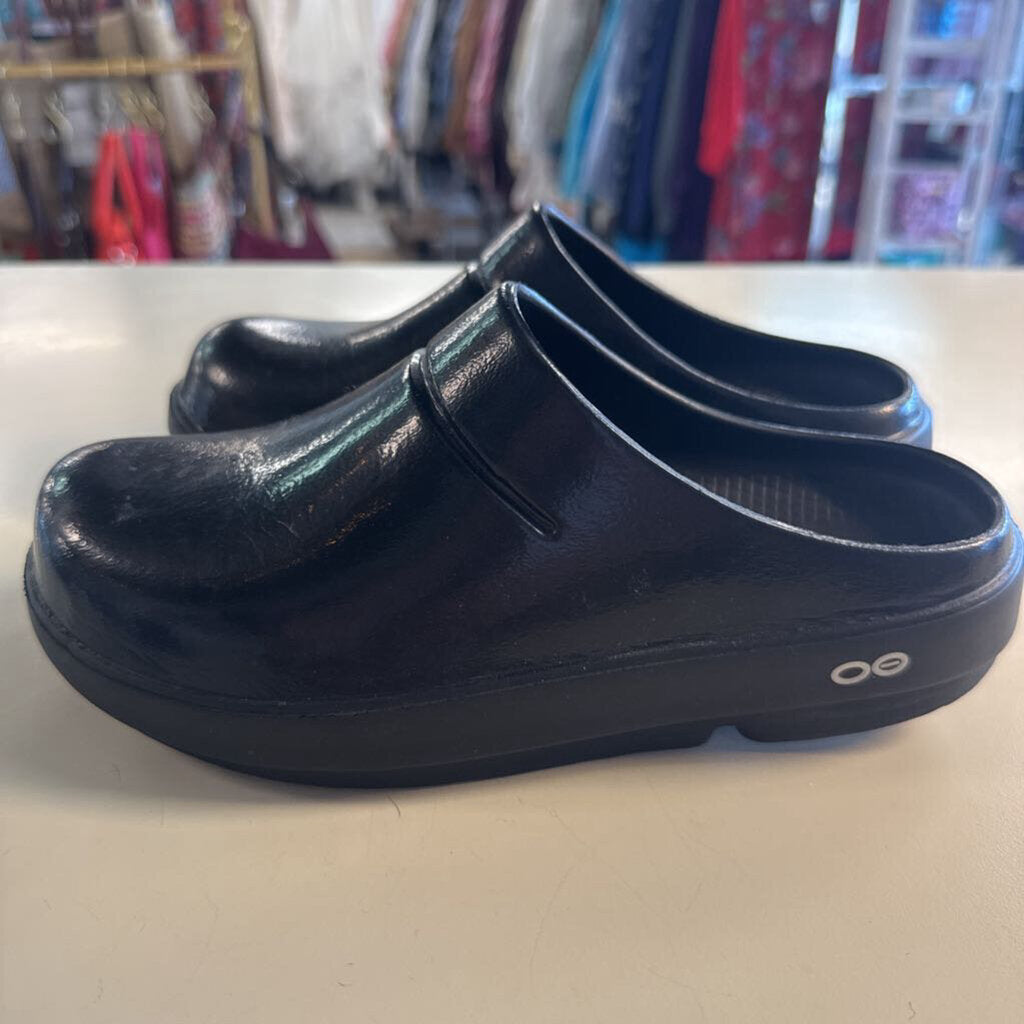 Oofos Black Rubber Clogs 7
