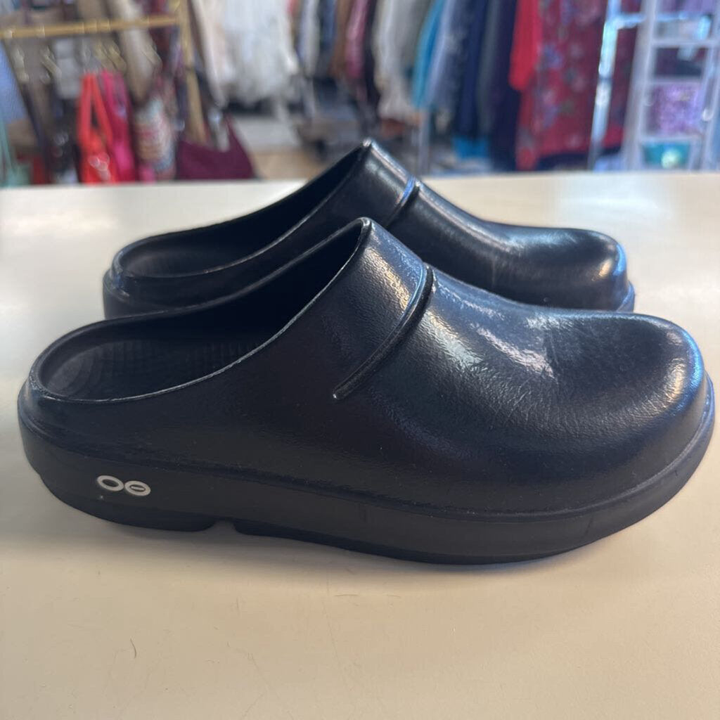 Oofos Black Rubber Clogs 7
