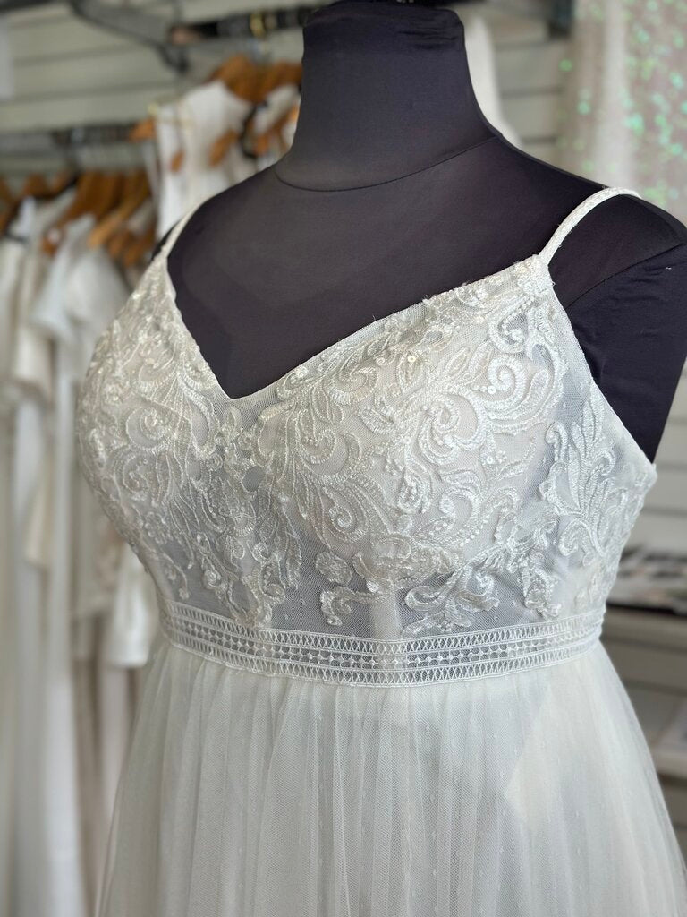 Melissa Sweet Tiered Skirt Boho Wedding Dress 16W