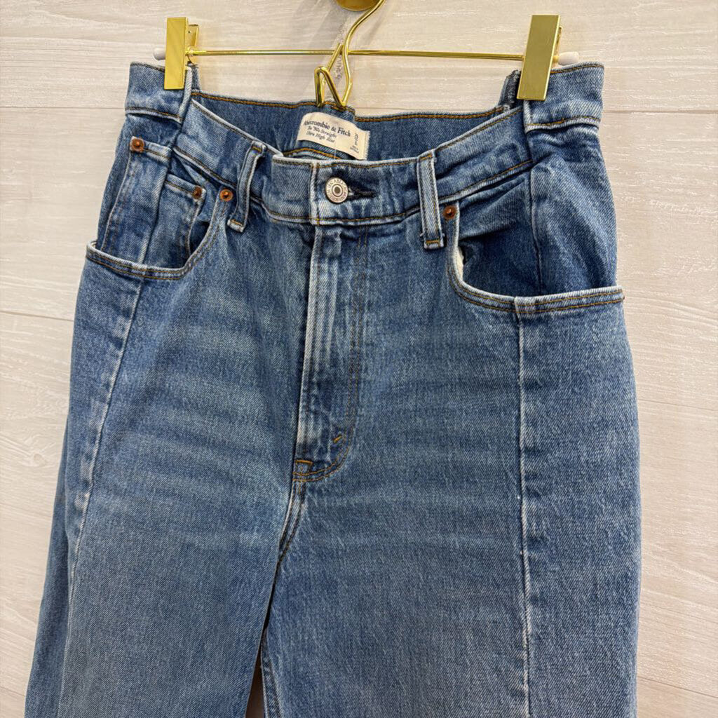 Abercrombie and Fitch 90's Straight High Rise 29