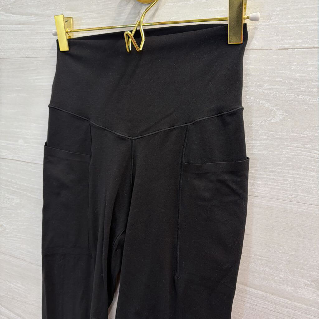 Offline Black Cropped Leggings Small