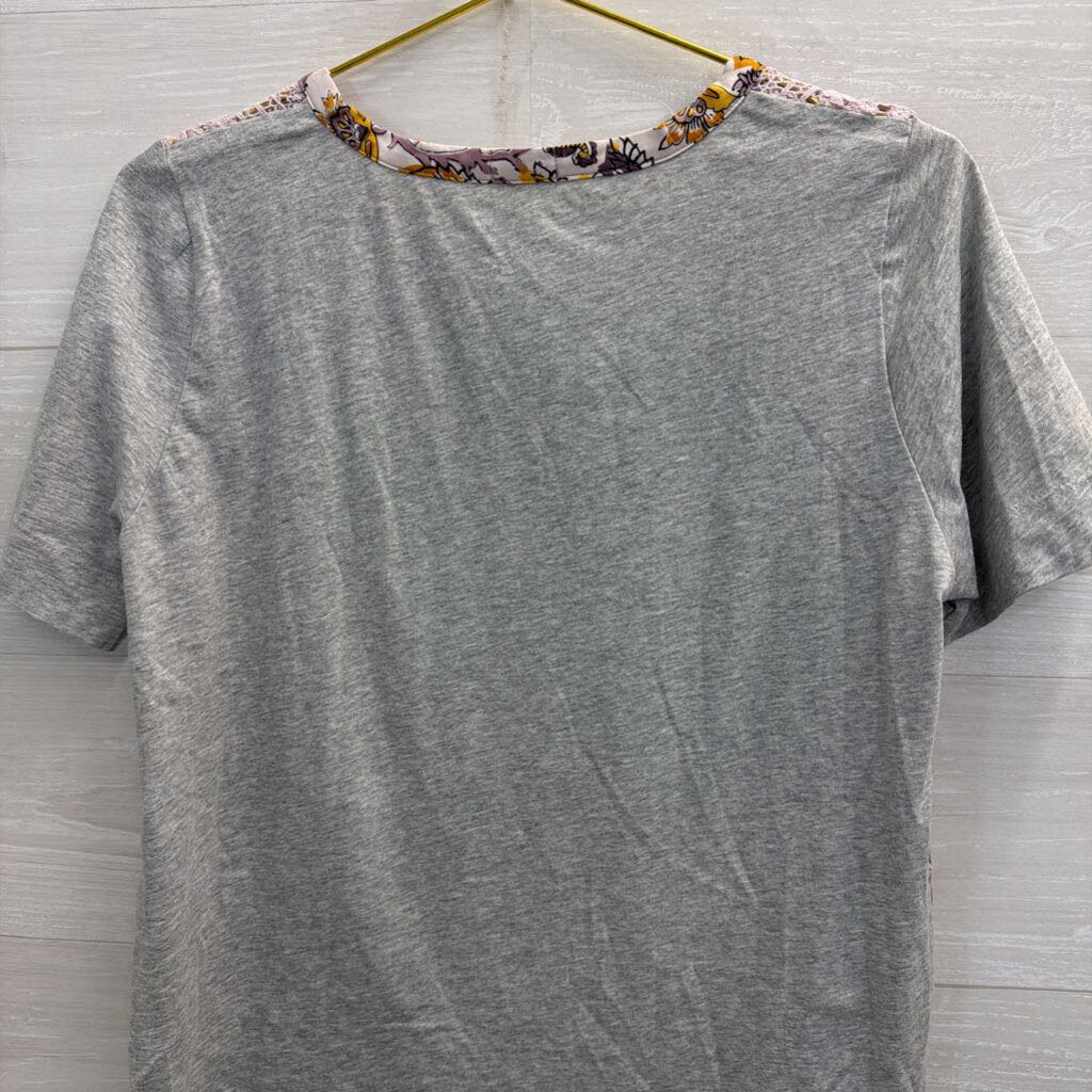 Tiny Grey/ Multi Print Short Sleeve Top Small