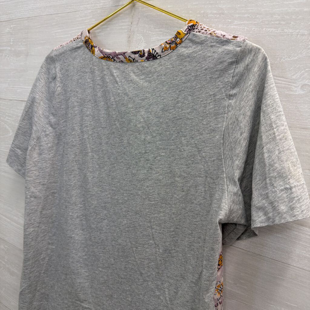 Tiny Grey/ Multi Print Short Sleeve Top Small