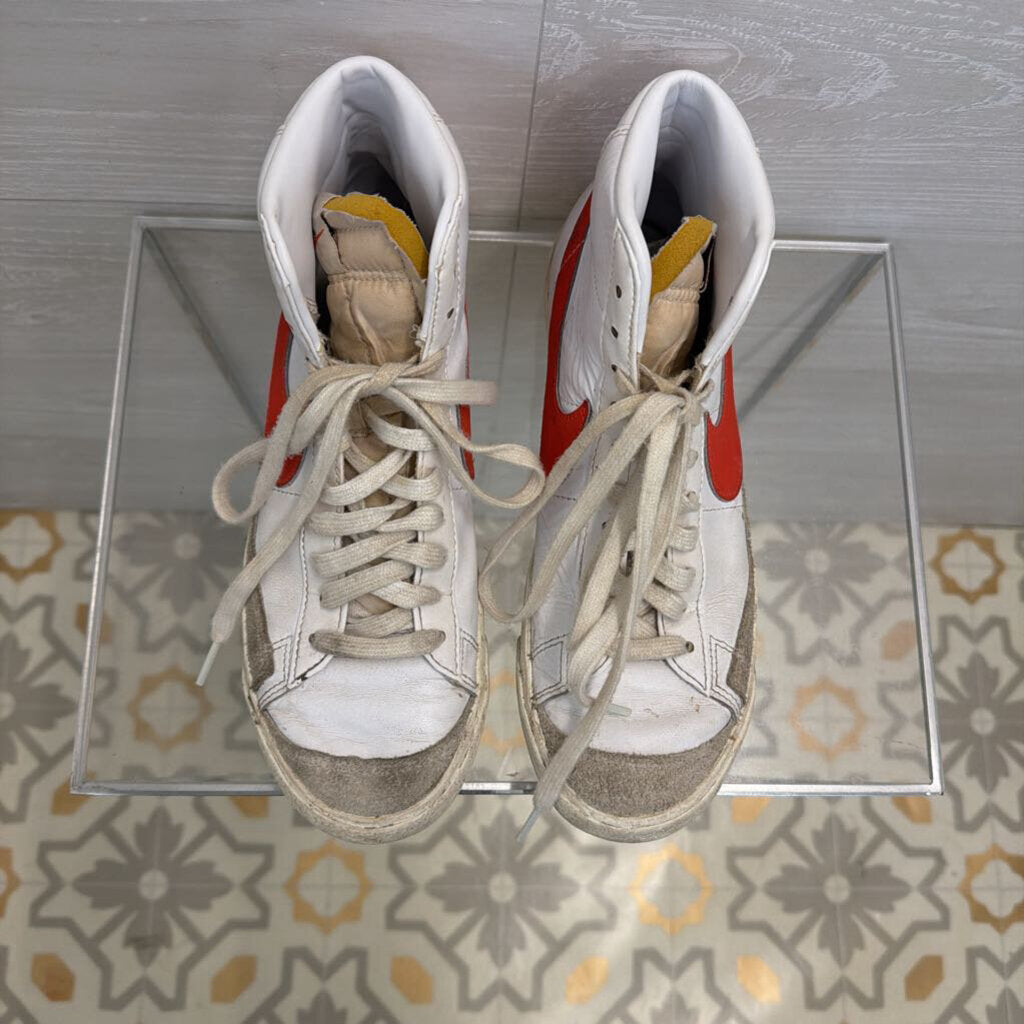 Nike White/ Red Blazer Mid '77 Vintage Sneakers 8.5