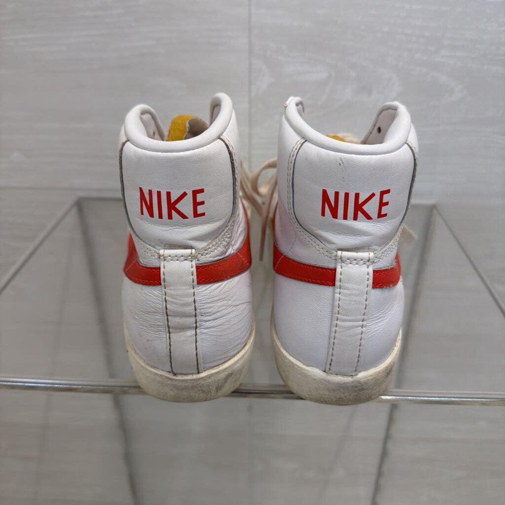 Nike White/ Red Blazer Mid '77 Vintage Sneakers 8.5