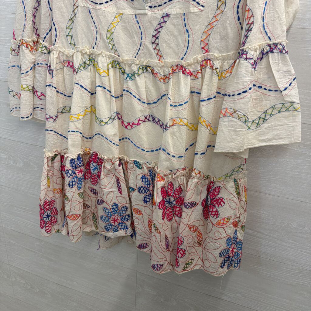 En Creme White/ Multi Embroidered Long Sleeve Dress Medium