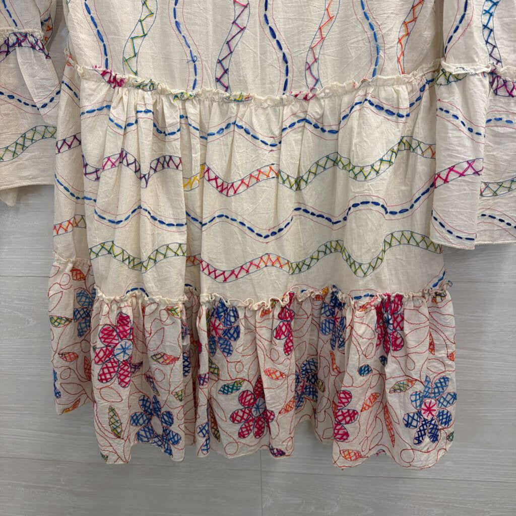 En Creme White/ Multi Embroidered Long Sleeve Dress Medium