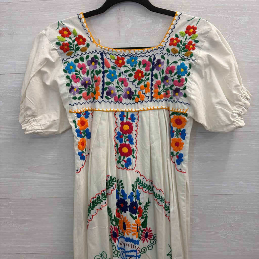 White/ Multi Embroidered Print Short Sleeve Maxi Dress Small