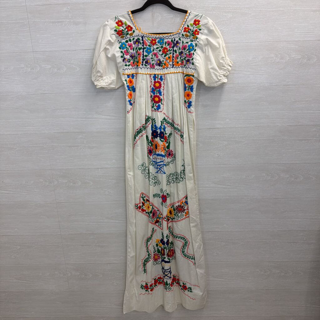 White/ Multi Embroidered Print Short Sleeve Maxi Dress Small