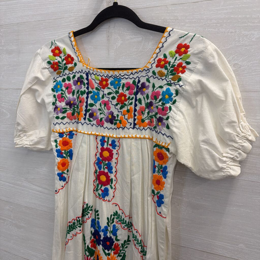 White/ Multi Embroidered Print Short Sleeve Maxi Dress Small
