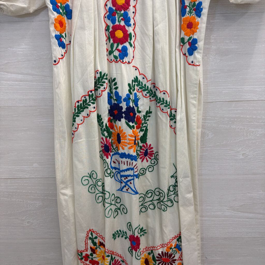 White/ Multi Embroidered Print Short Sleeve Maxi Dress Small