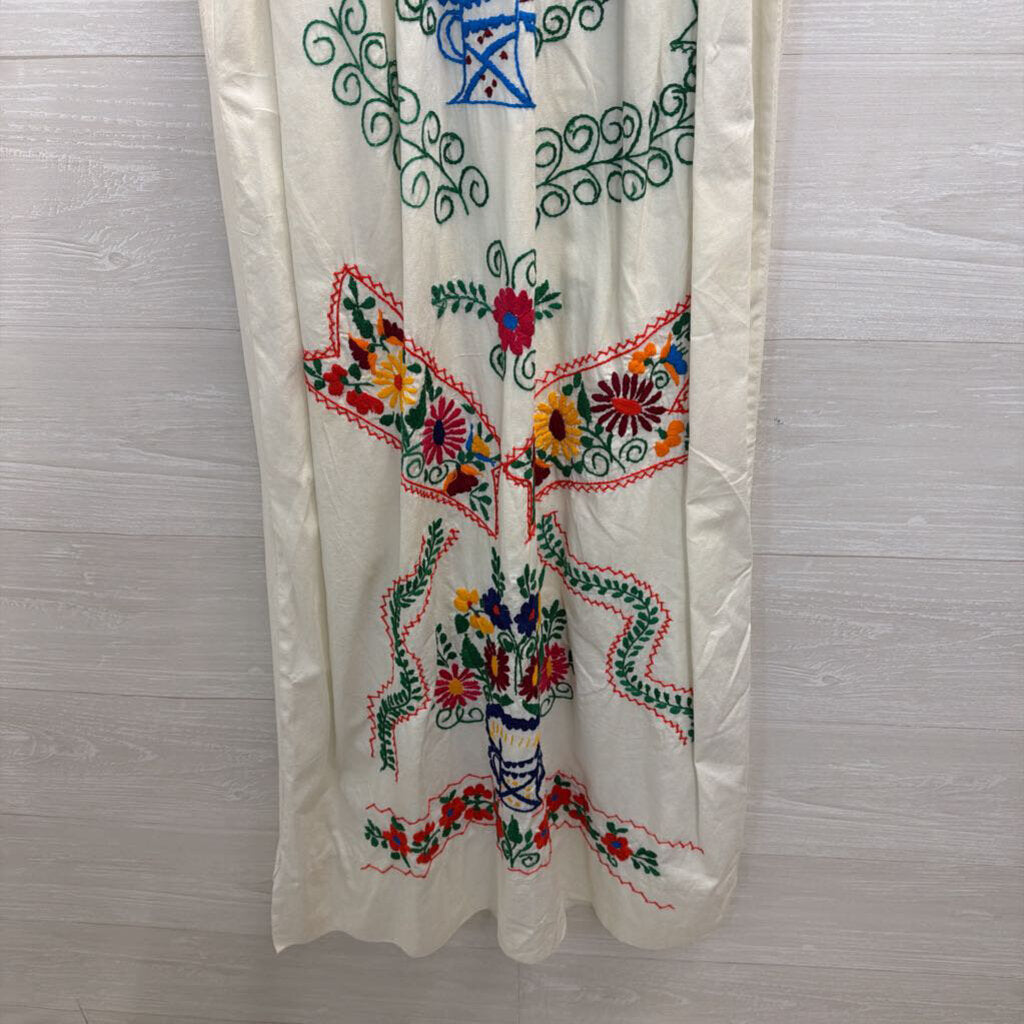 White/ Multi Embroidered Print Short Sleeve Maxi Dress Small